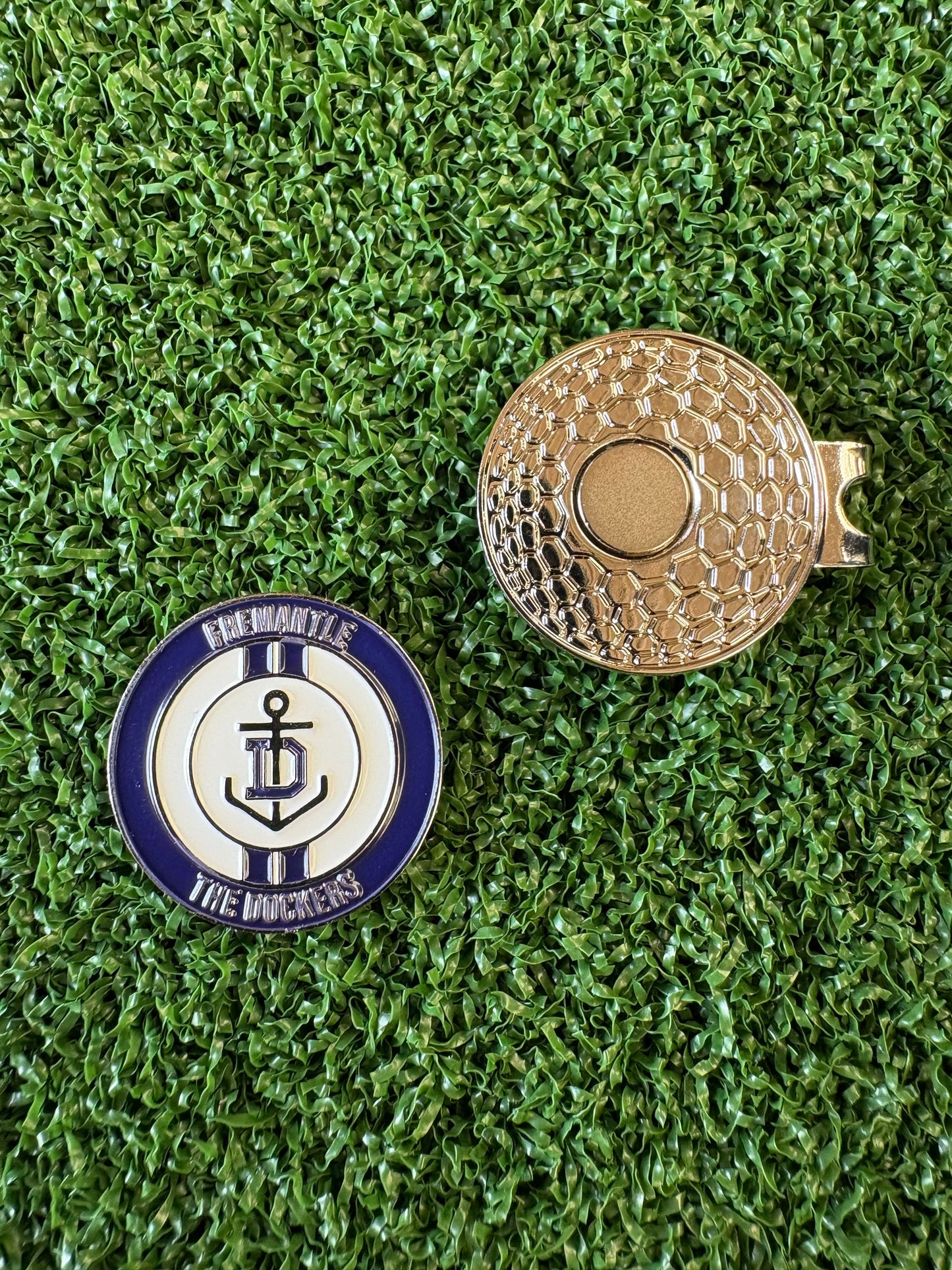 Fremantle Dockers Themed Metal Golf Ball Marker | Perfect Golf Gift  | AFL | Christmas Golf Gifts