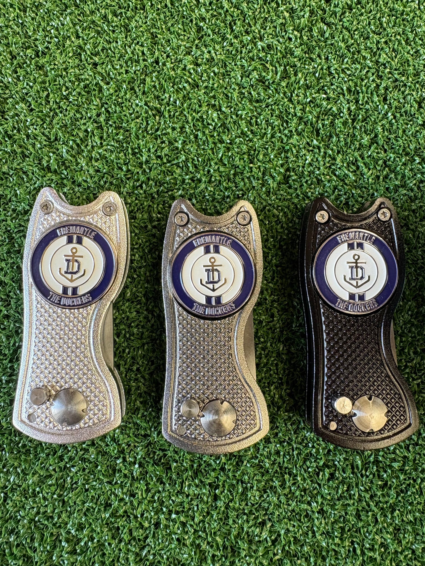 Fremantle Dockers Themed Metal Golf Ball Marker | Perfect Golf Gift  | AFL | Christmas Golf Gifts